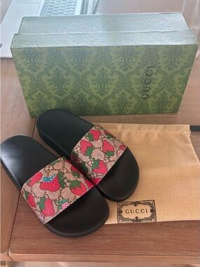 Fashion  GG Sandals - Red and pink strawberry design Unisex